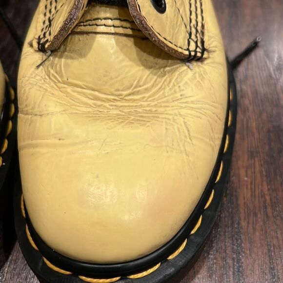 VTG Made in England Doc Marten boots 20 hole boots. Size 6 in GUC for age yellow - Picture 3 of 14